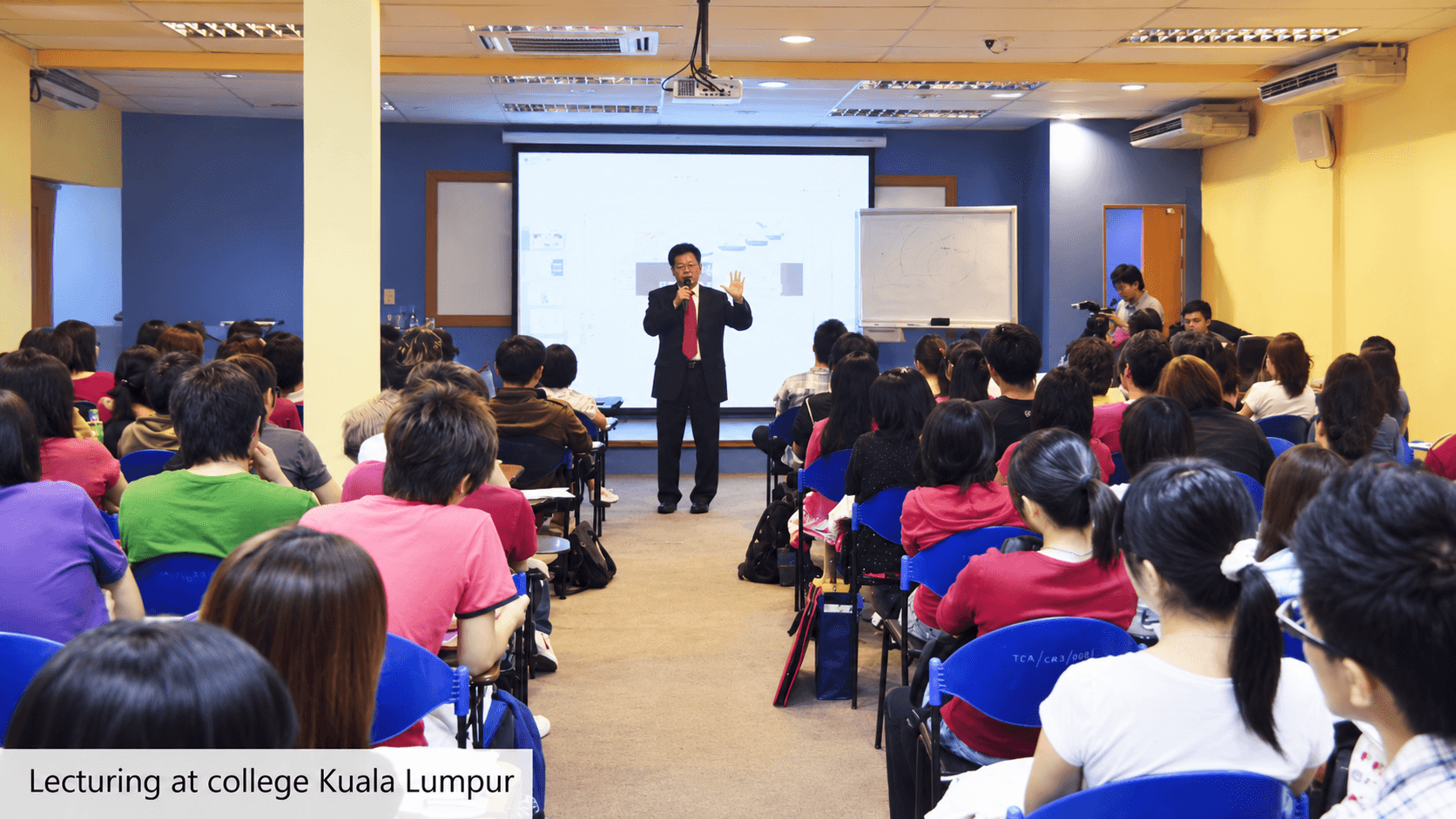 Master Benny lecturing to a full classroom in Kuala Lumpur