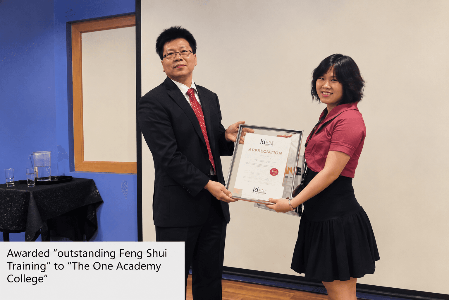 Master Benny presenting a Feng Shui training appreciation award to The One Academy